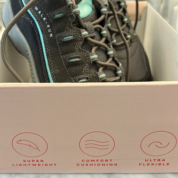 BRAND NEW EASY SPIRIT sneakers, size 9.5 - Picture 3 of 5